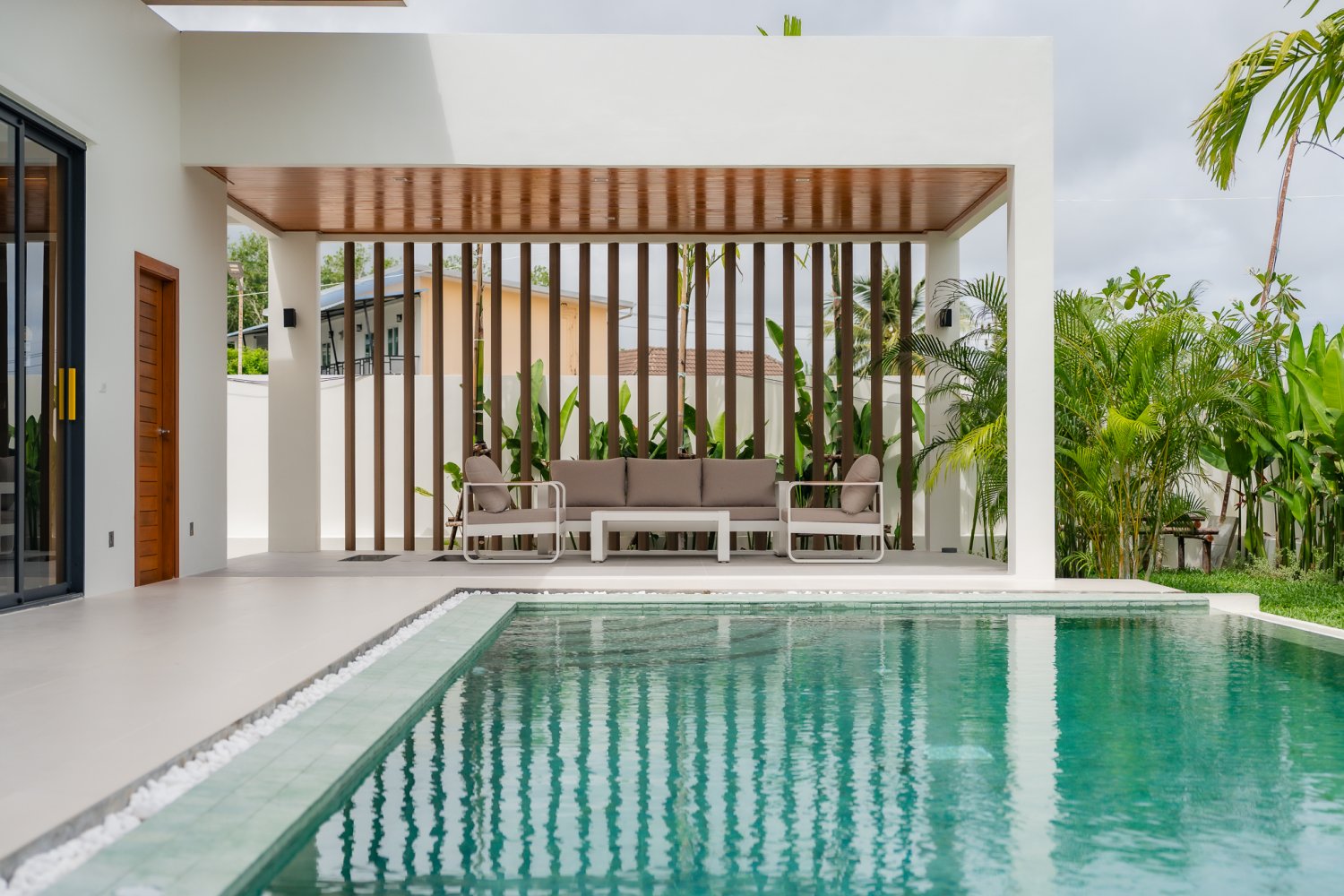 Property image - full photo 2