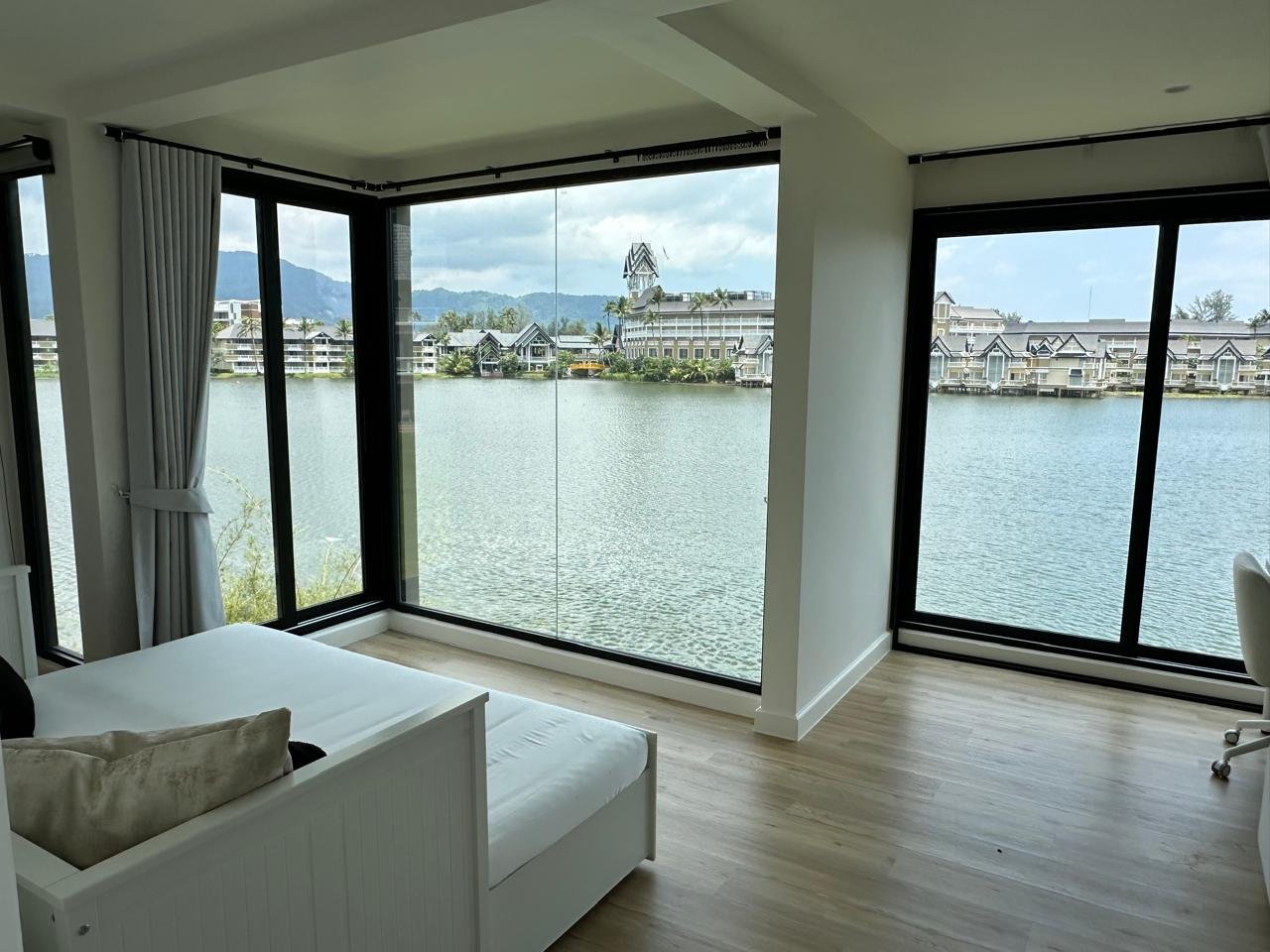 Property image - full photo 12