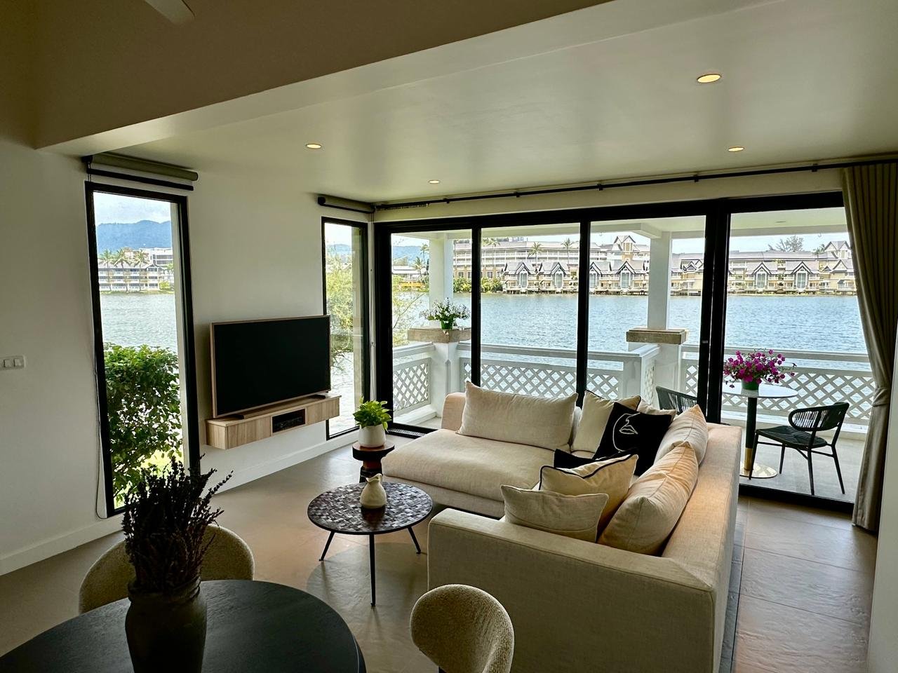 Property image - full photo 4