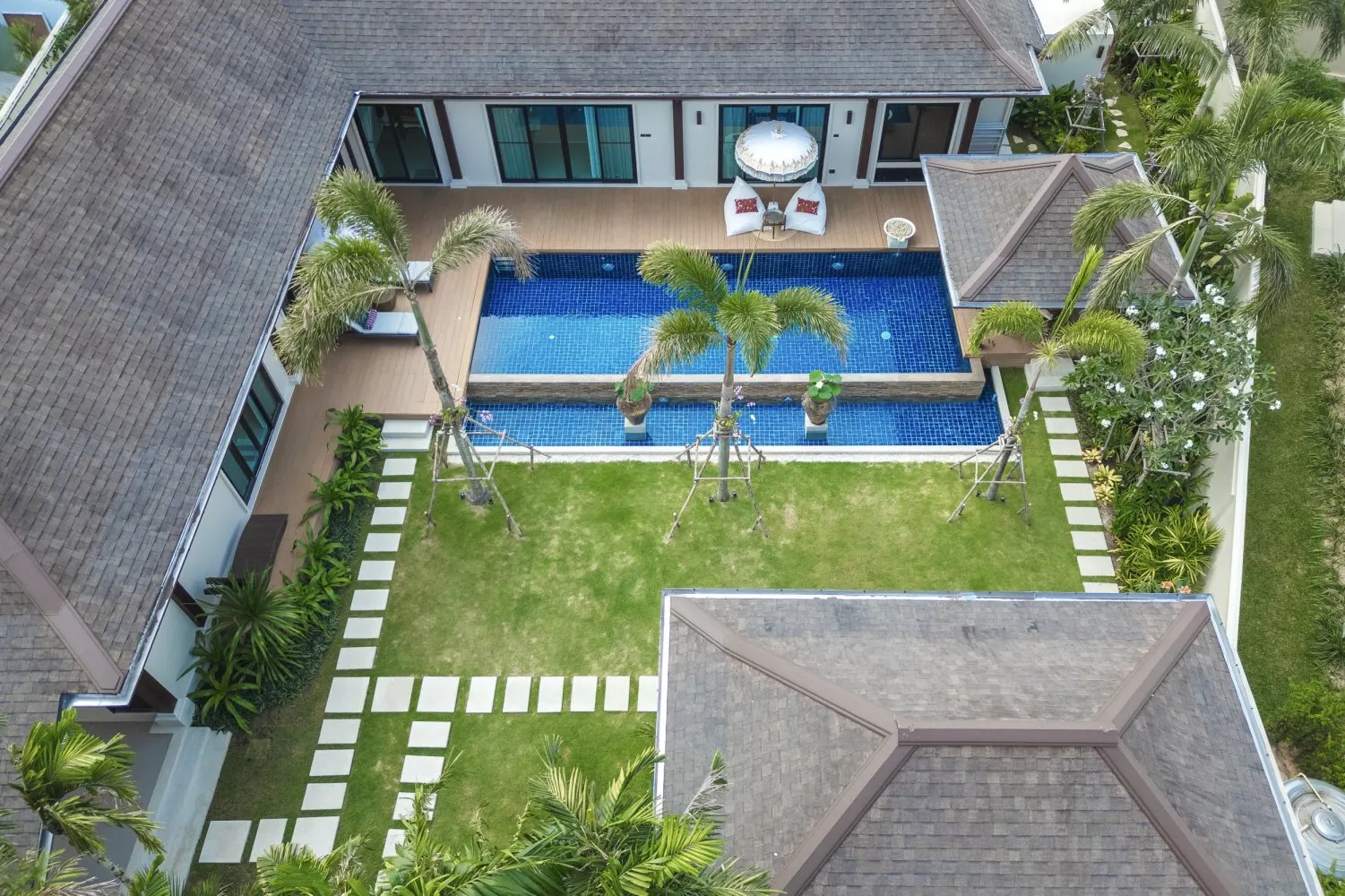 Property image - full photo 2