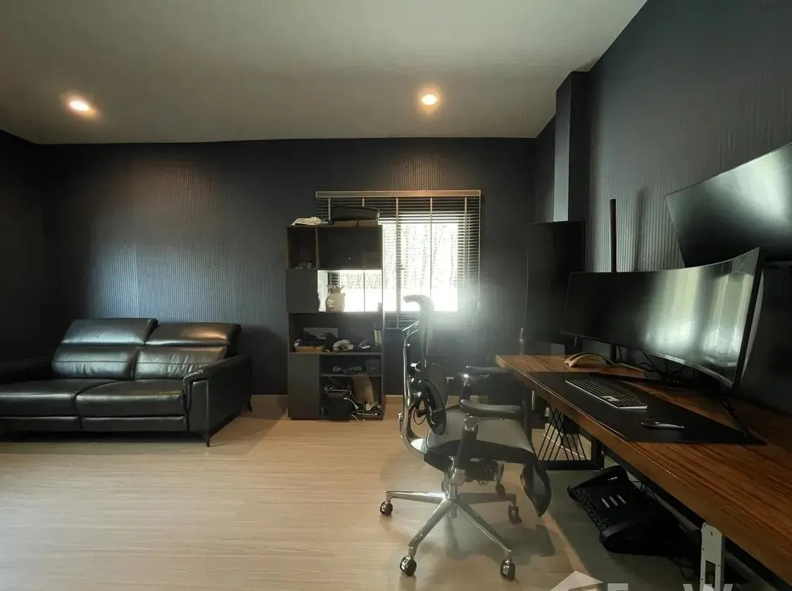 Property image - full photo 11