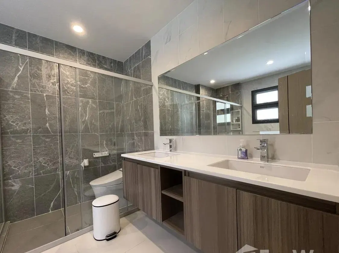 Property image - full photo 18