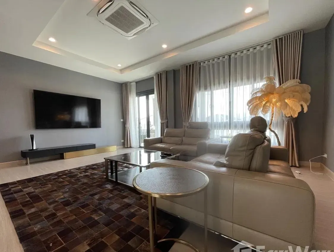 Property image - full photo 3