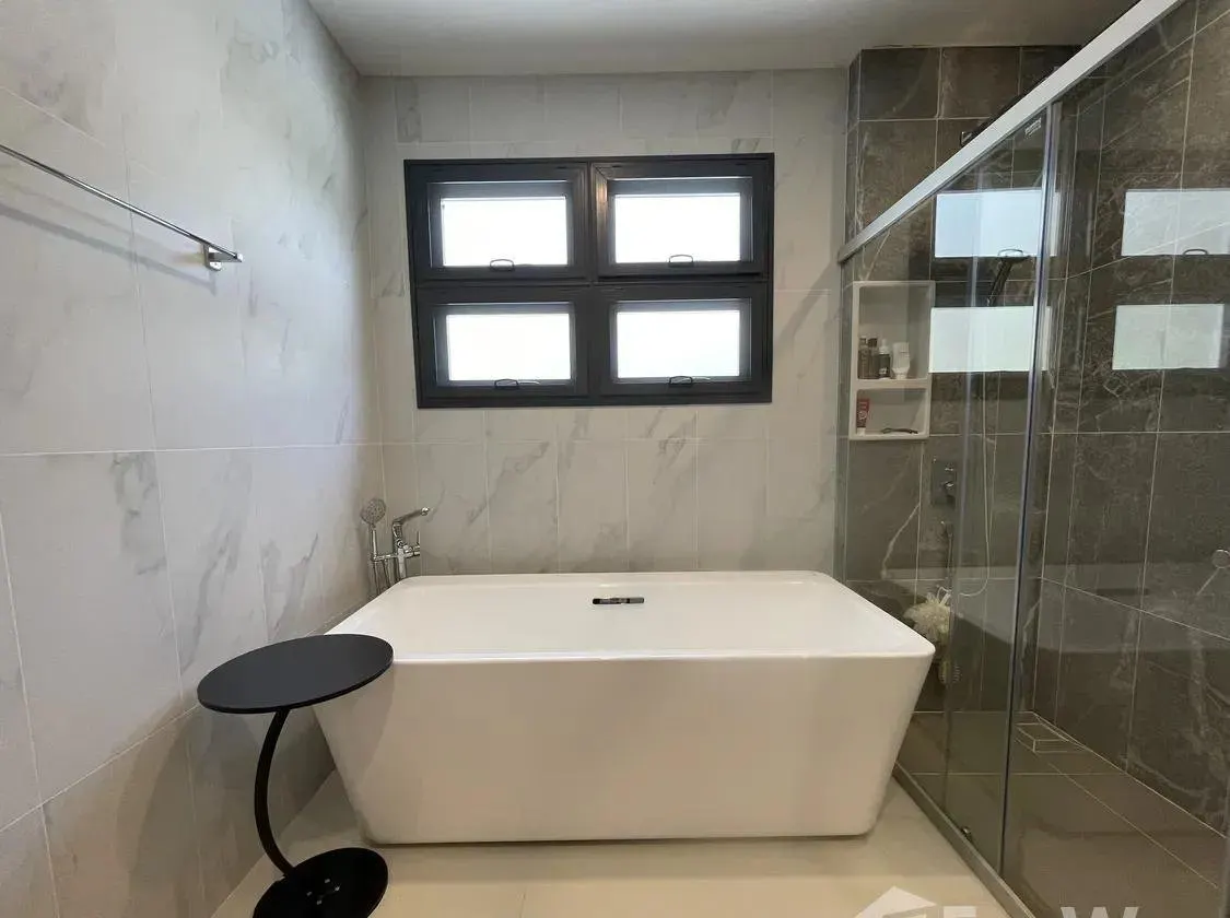 Property image - full photo 16