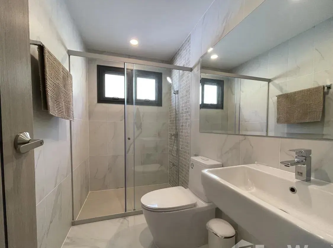 Property image - full photo 12