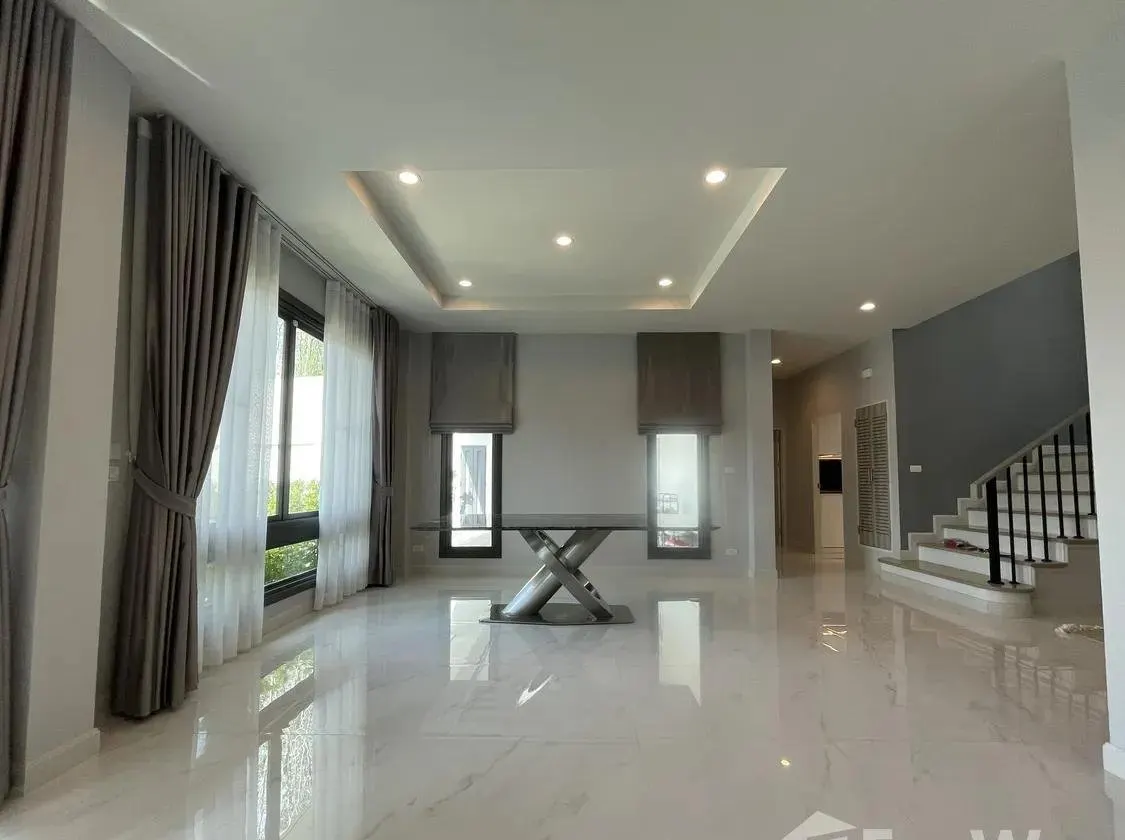 Property image - full photo 8