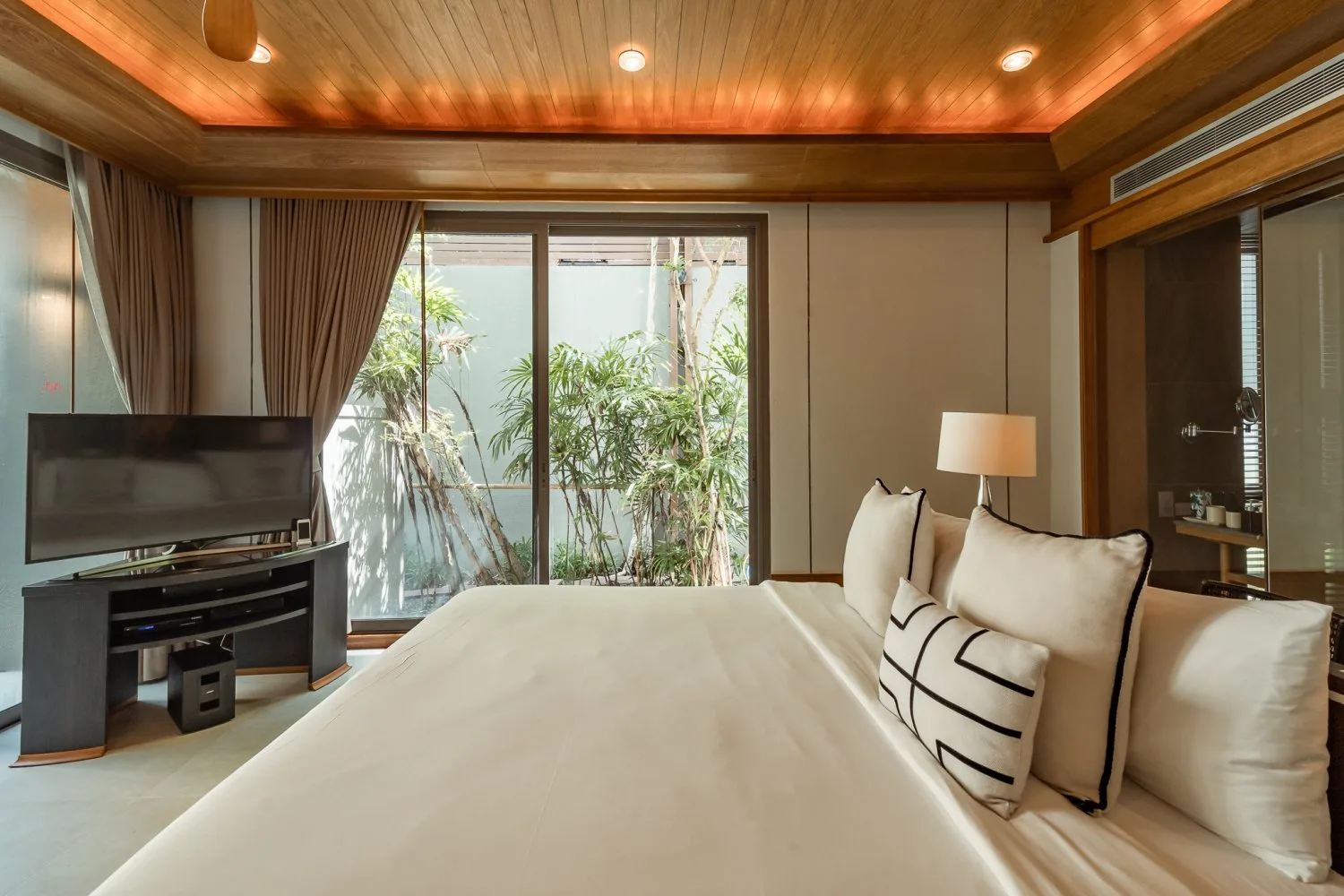 Property image - full photo 18