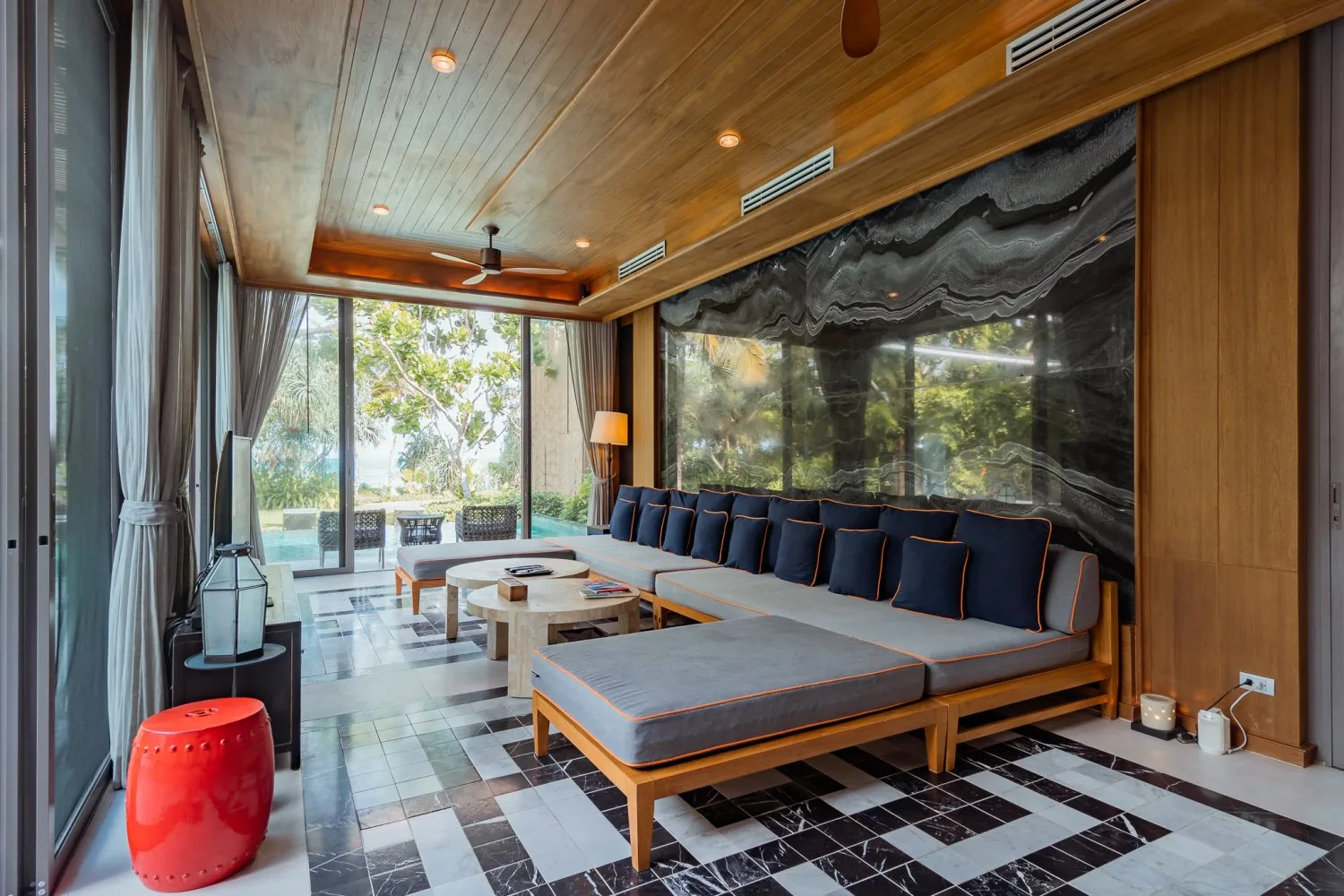 Property image - full photo 2