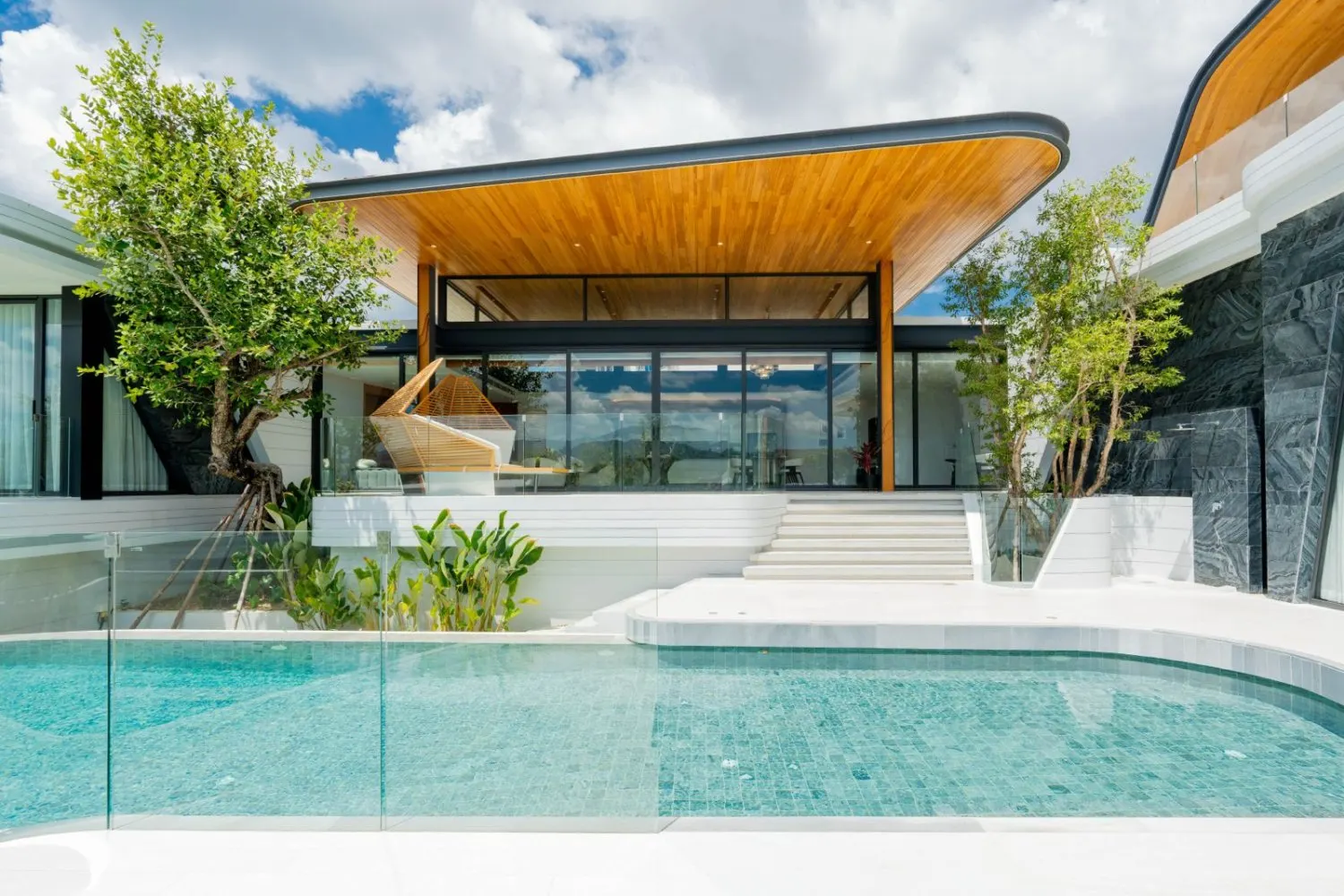 Property image - full photo 4