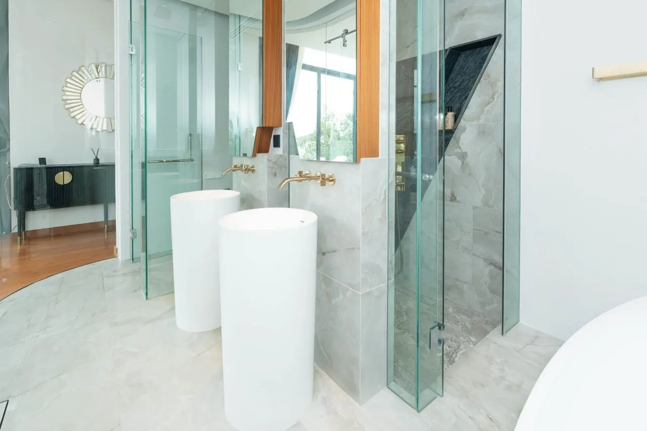 Property image - full photo 16