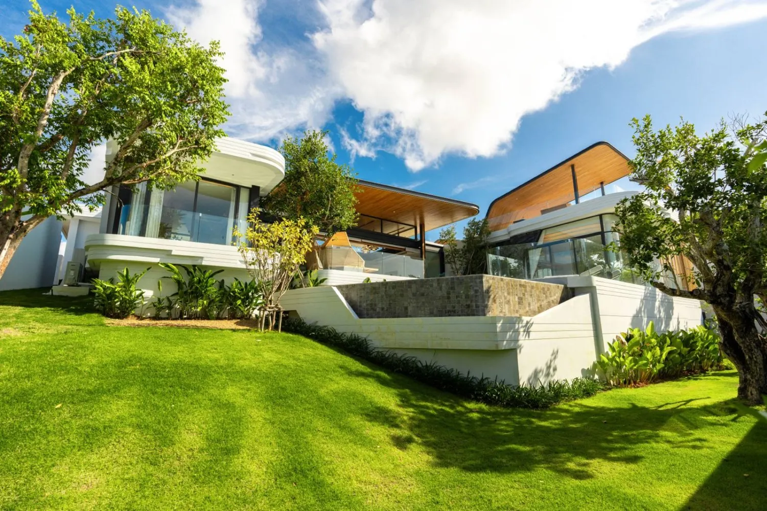 Property image - full photo 2