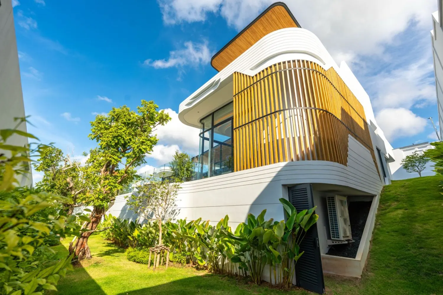 Property image - full photo 3