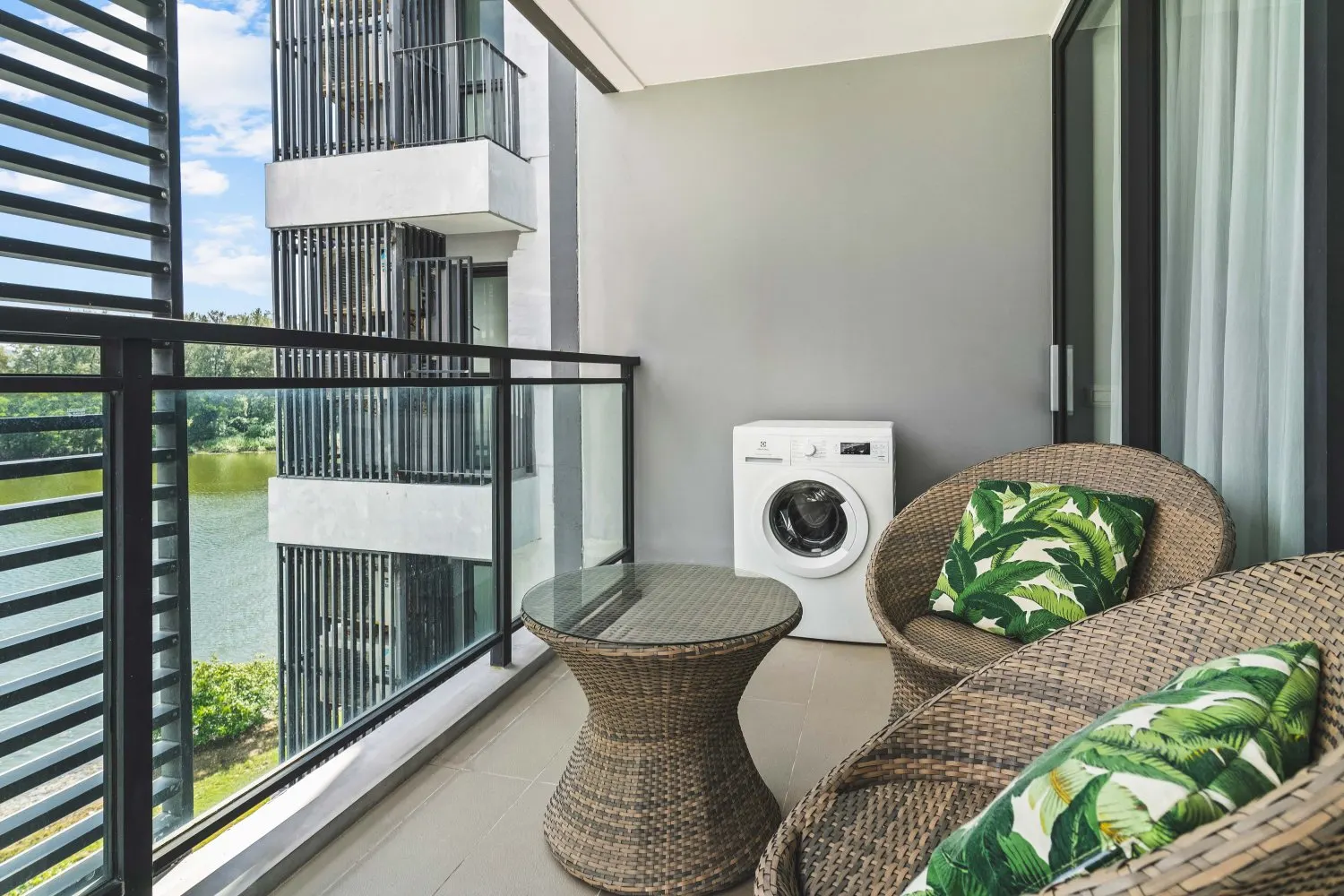 Property image - full photo 4