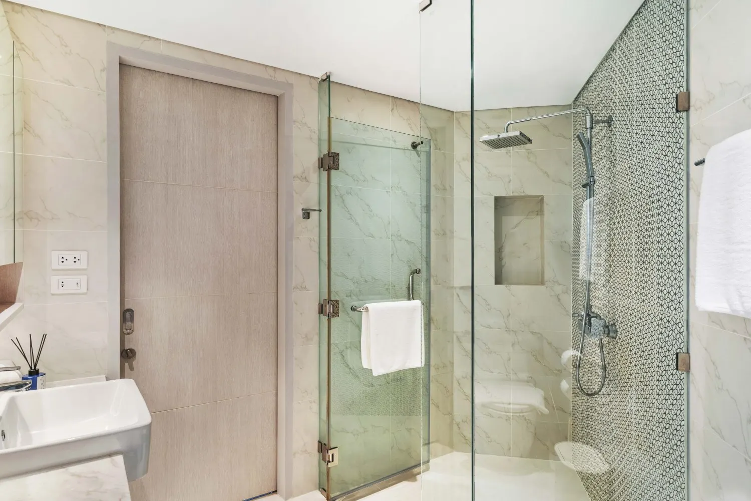 Property image - full photo 8