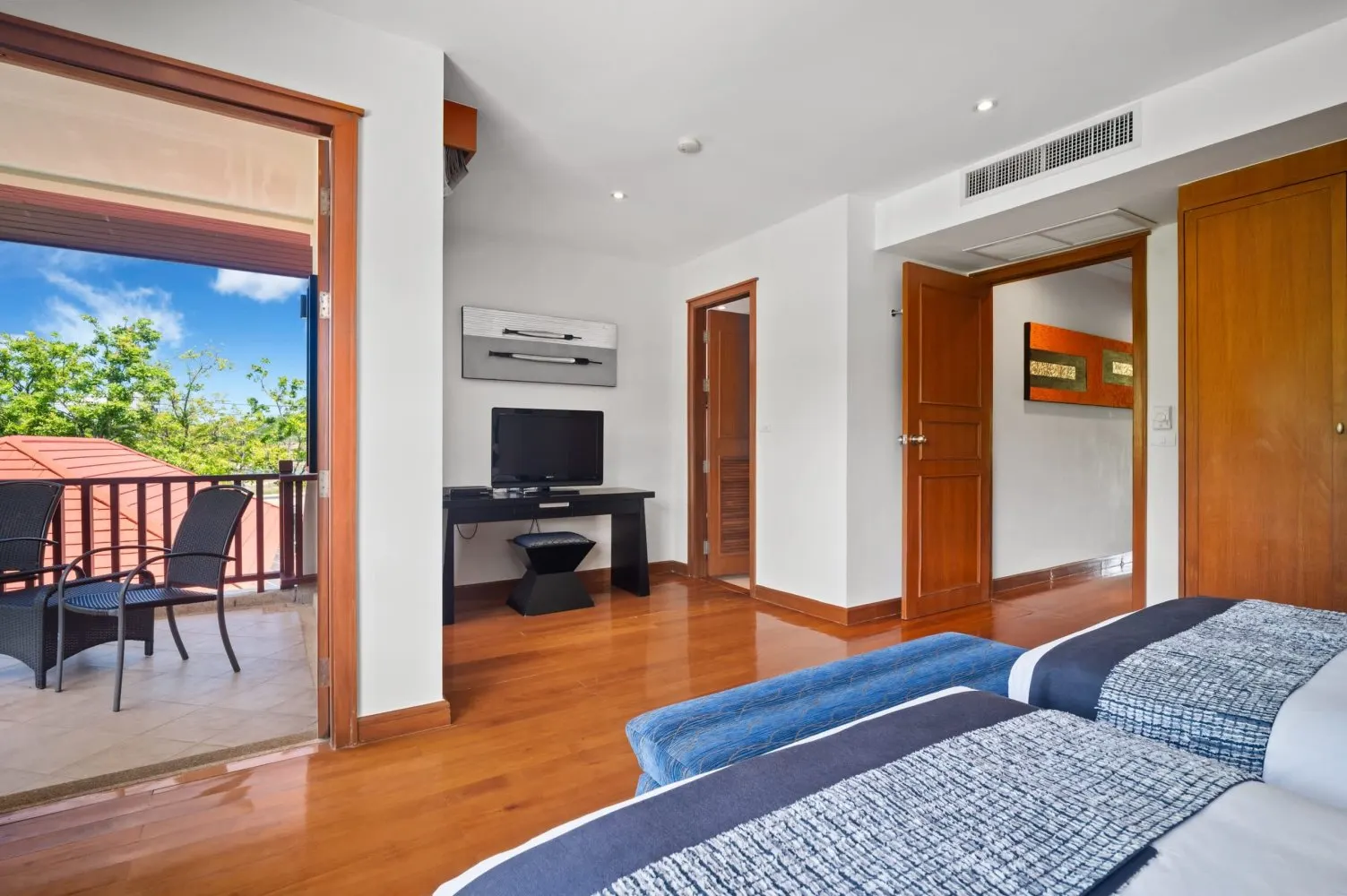 Property image - full photo 9