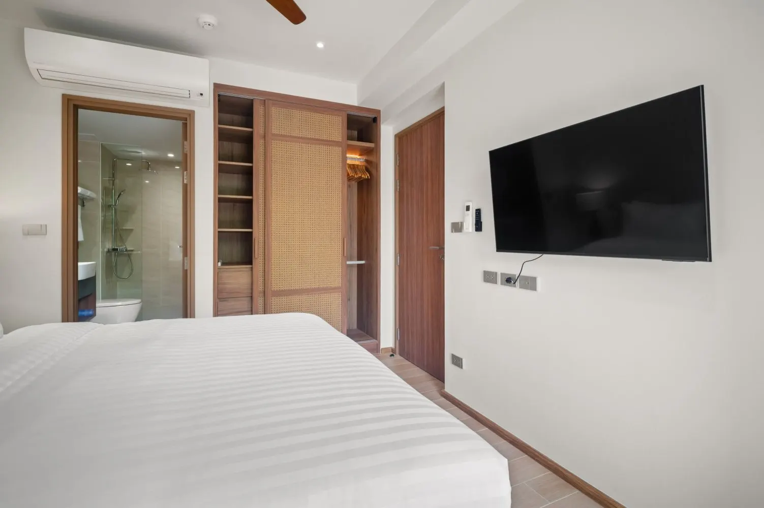 Property image - full photo 11