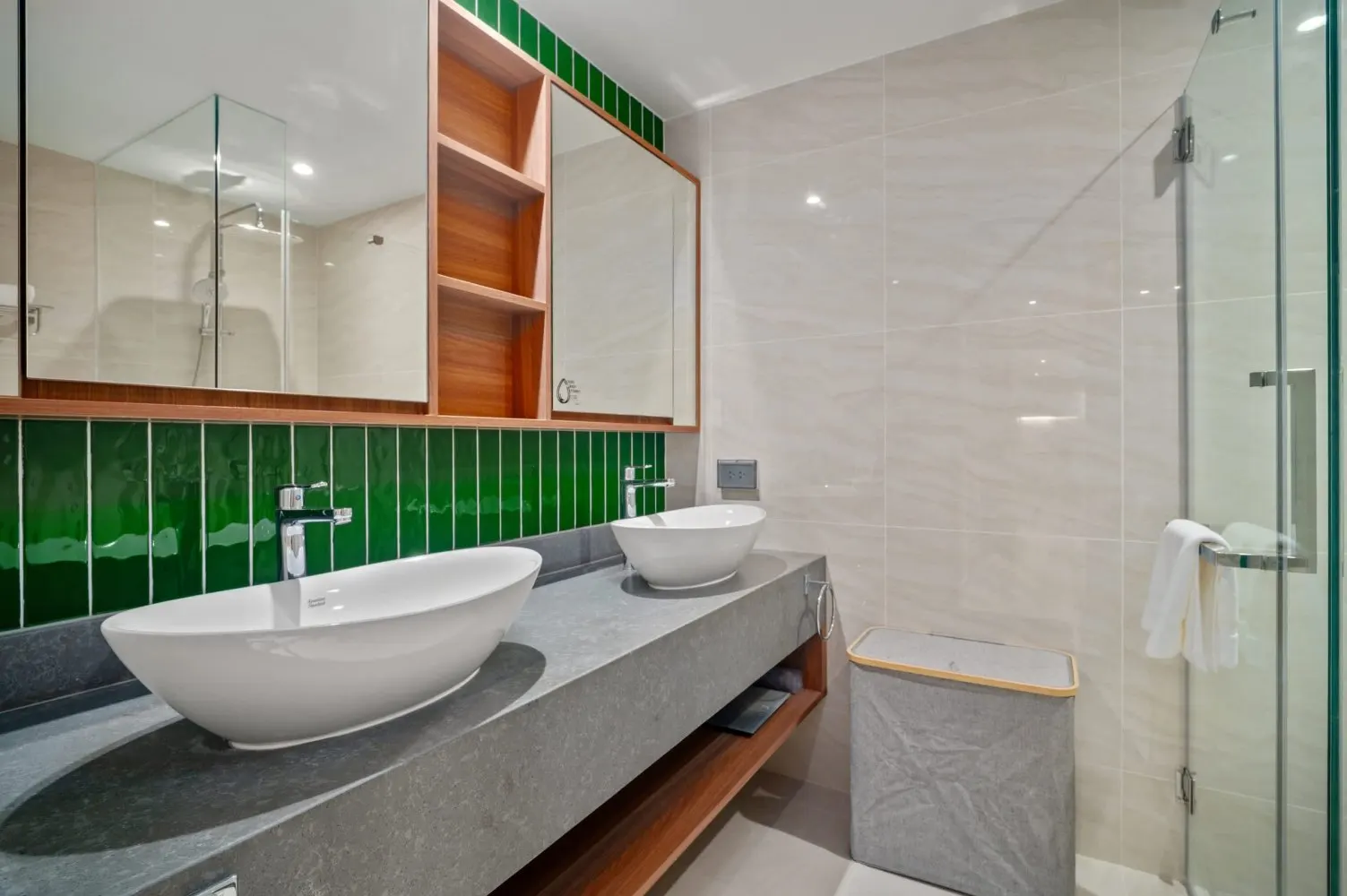 Property image - full photo 15
