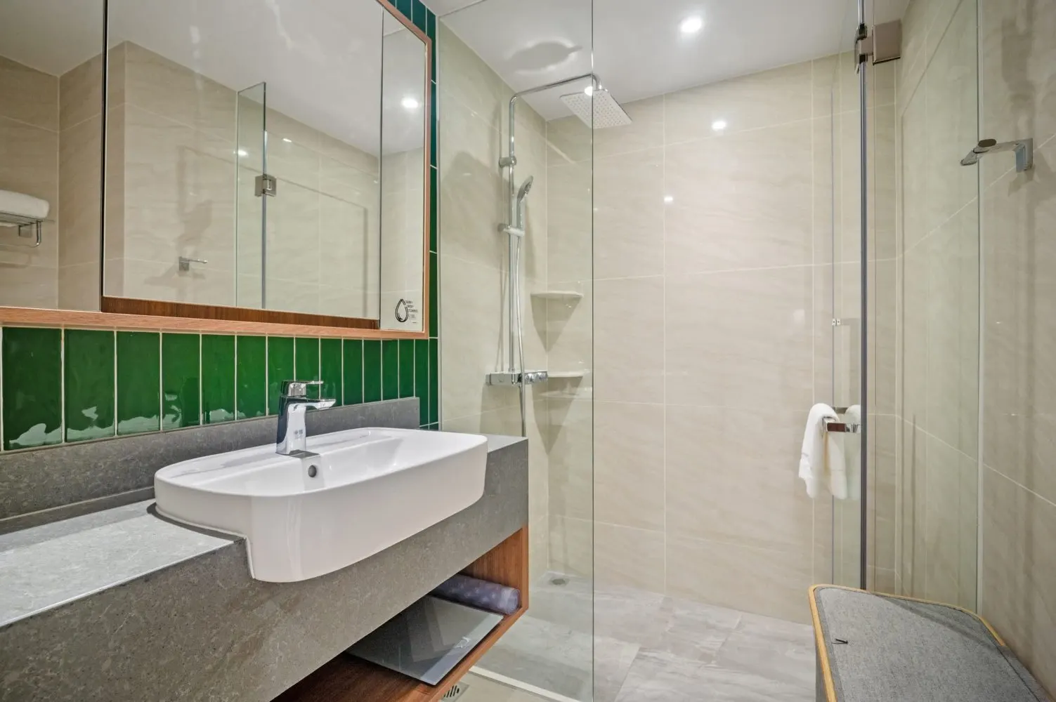 Property image - full photo 16