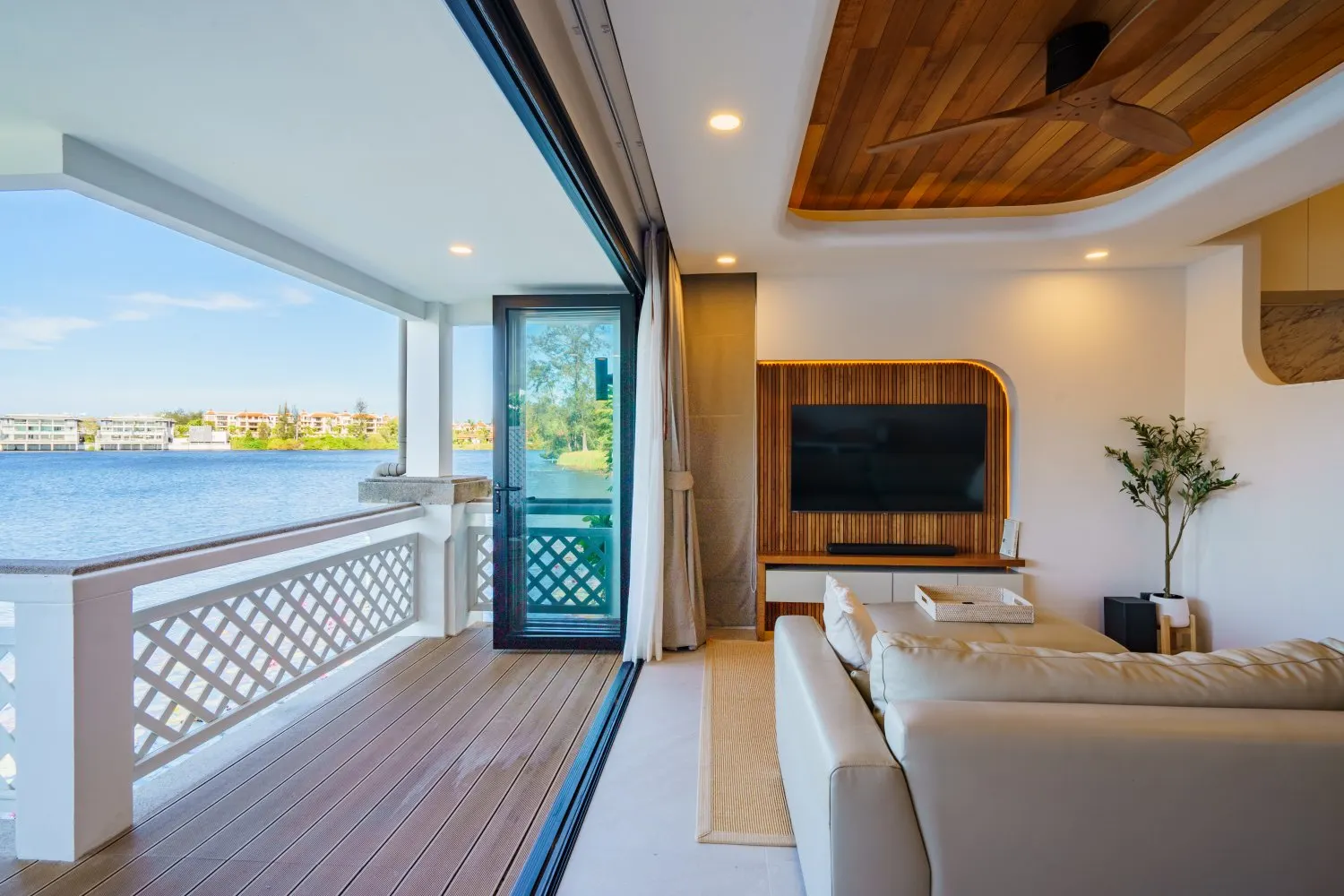 Property image - full photo 2