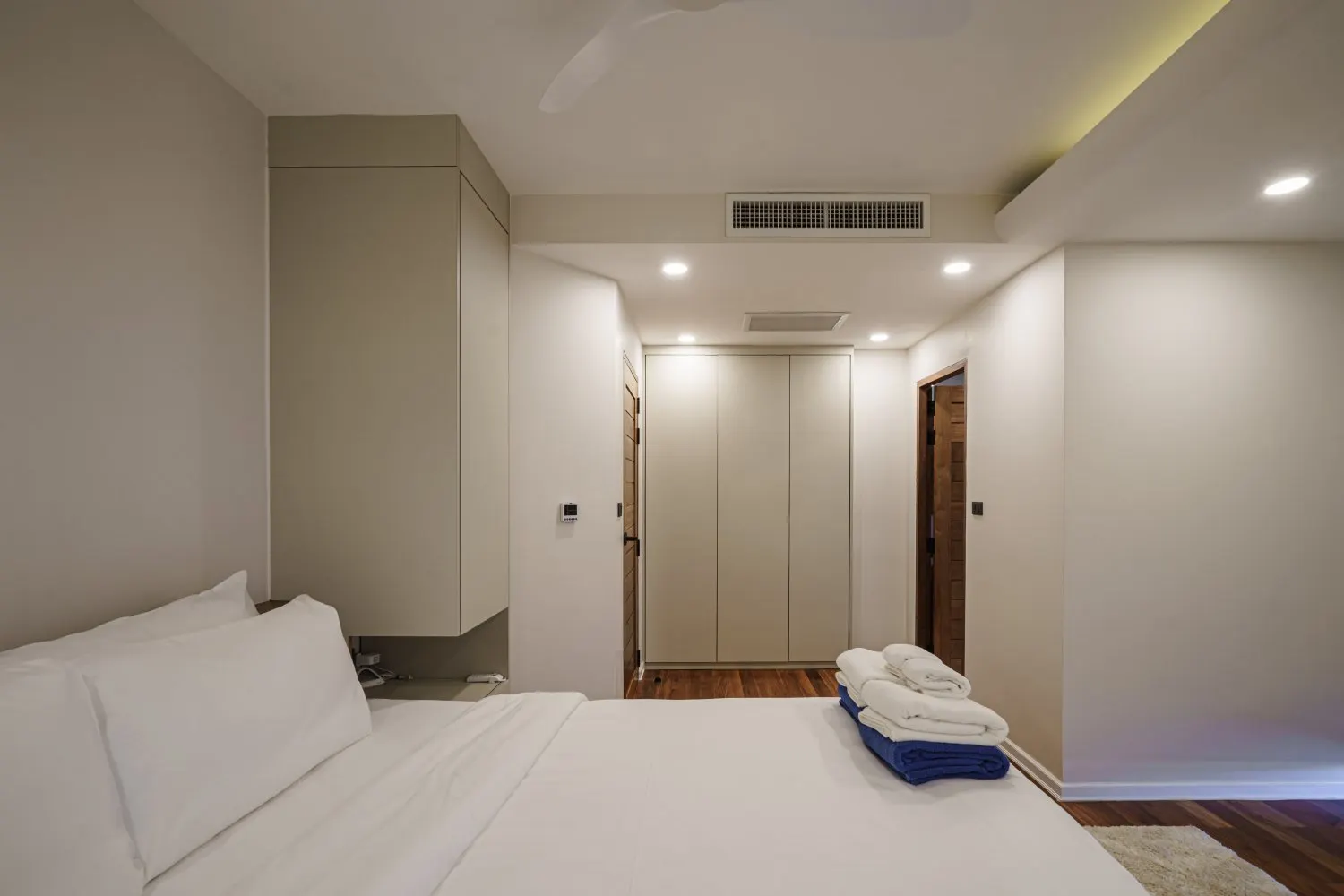 Property image - full photo 32