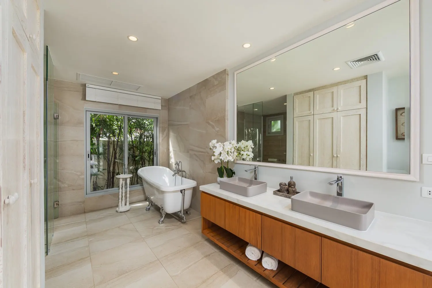 Property image - full photo 11