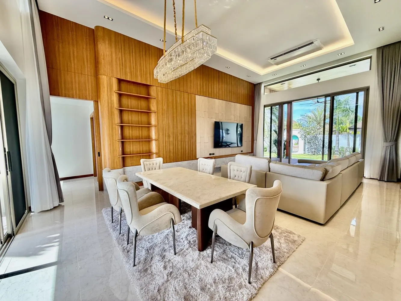 Property image - full photo 2