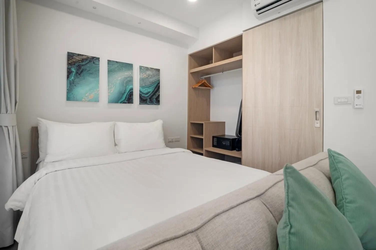 Property image - full photo 3