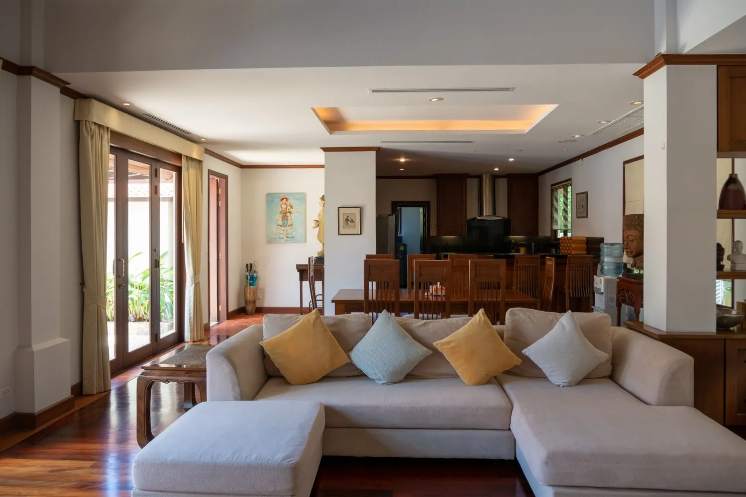 Property image - full photo 2