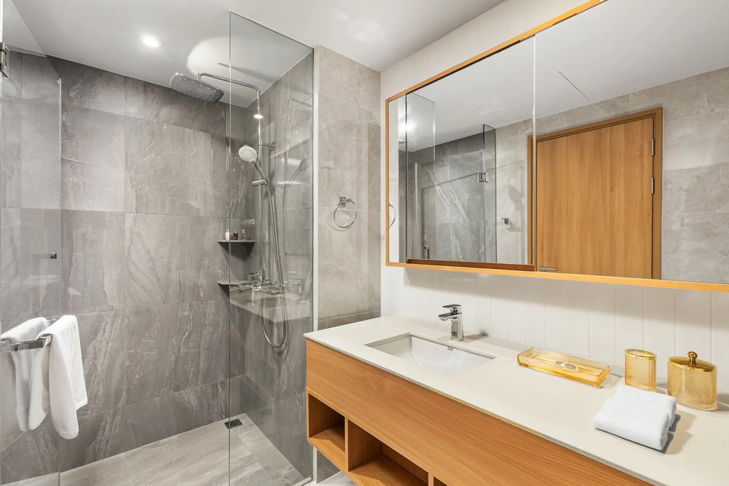 Property image - full photo 10