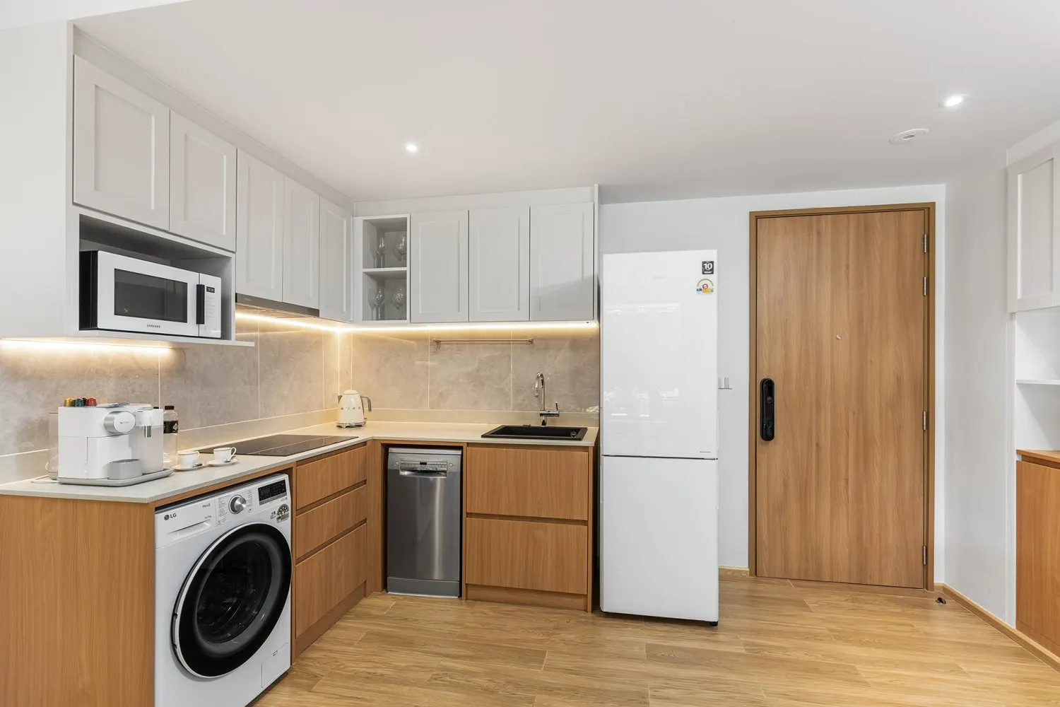 Property image - full photo 3