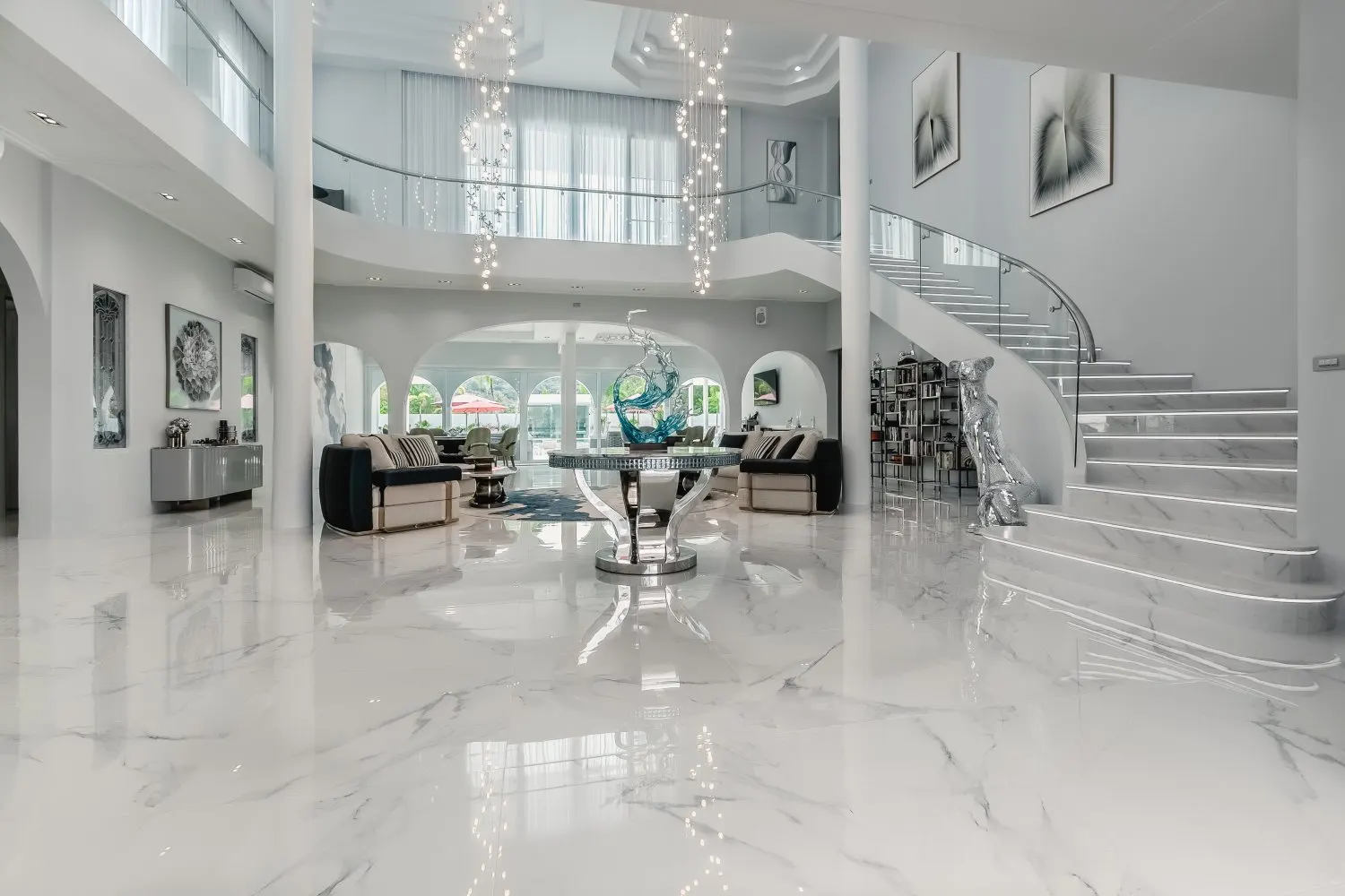Property image - full photo 2