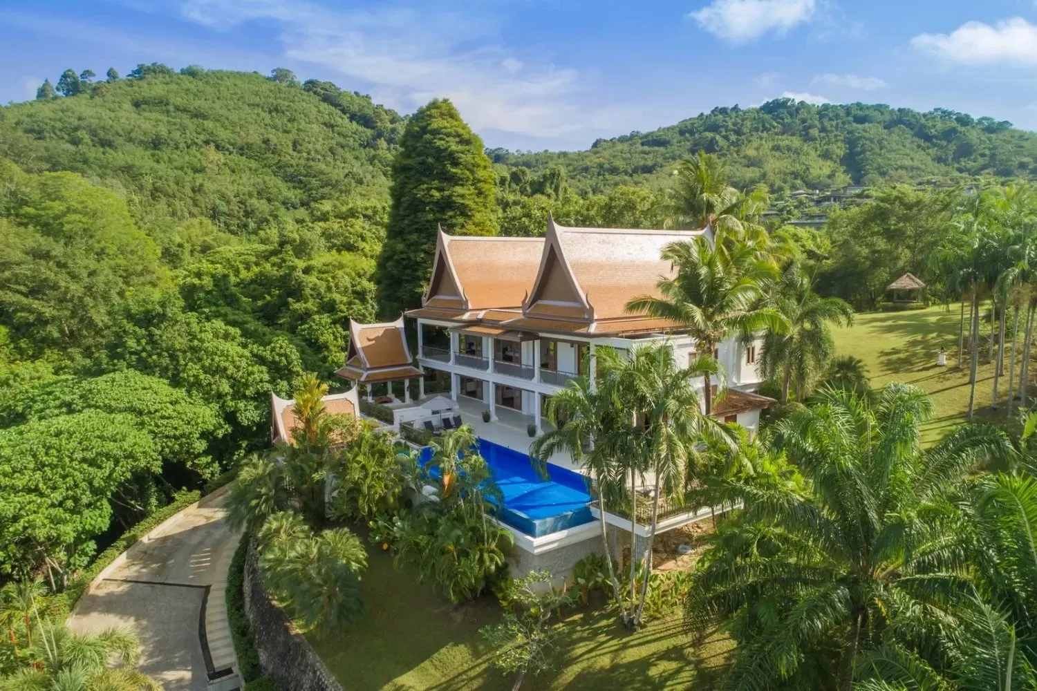 Property image - full photo 2
