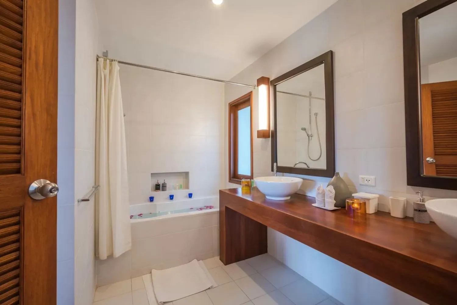 Property image - full photo 18