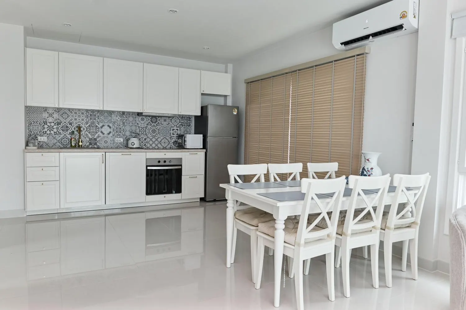 Property image - full photo 5