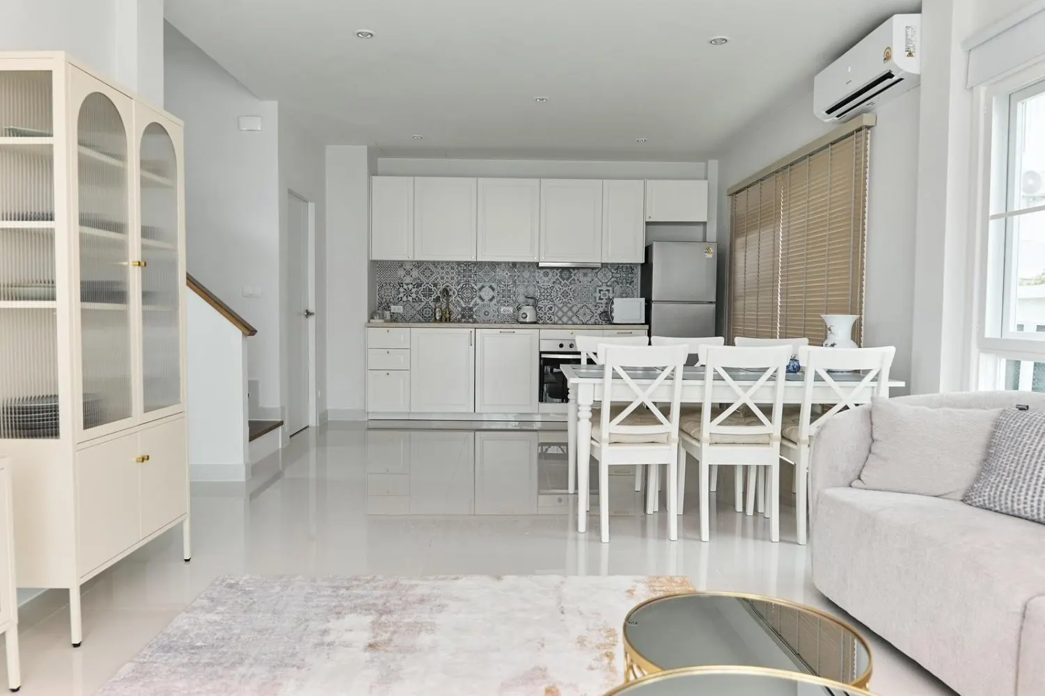 Property image - full photo 4