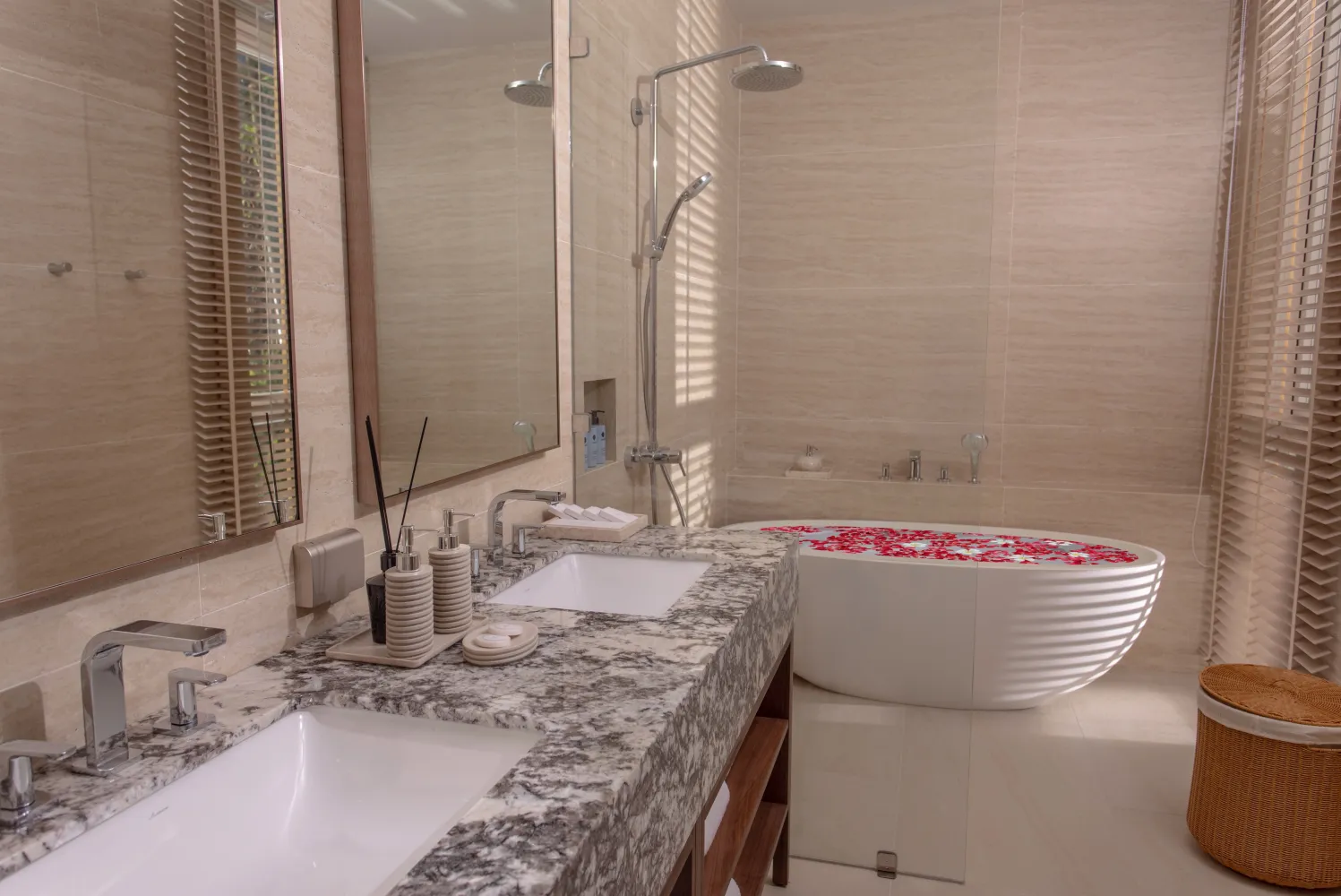 Property image - full photo 32