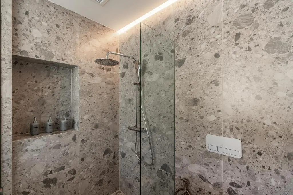 Property image - full photo 4