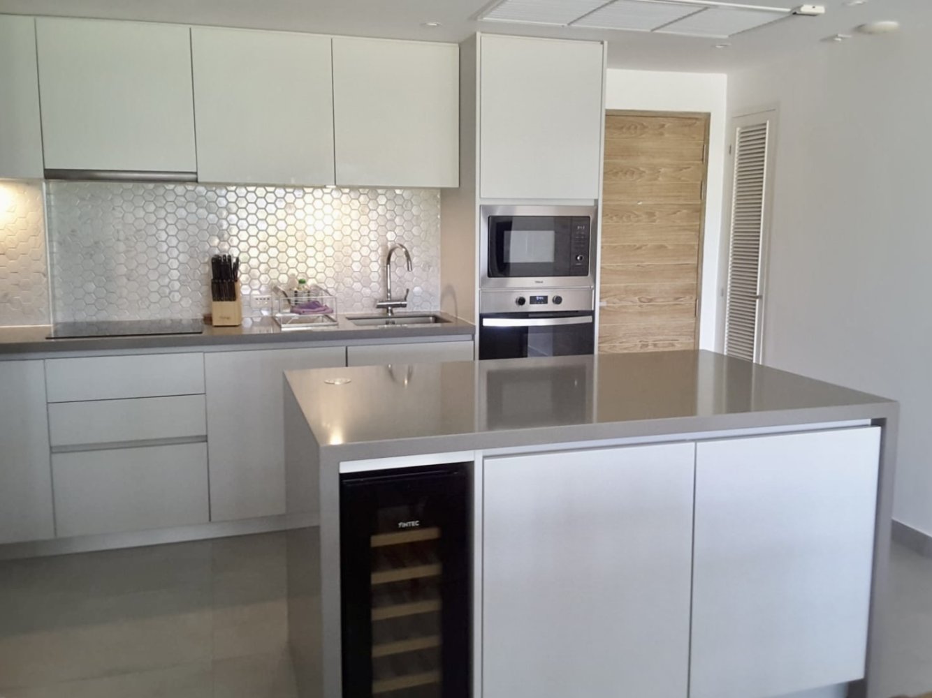 Property image - full photo 3
