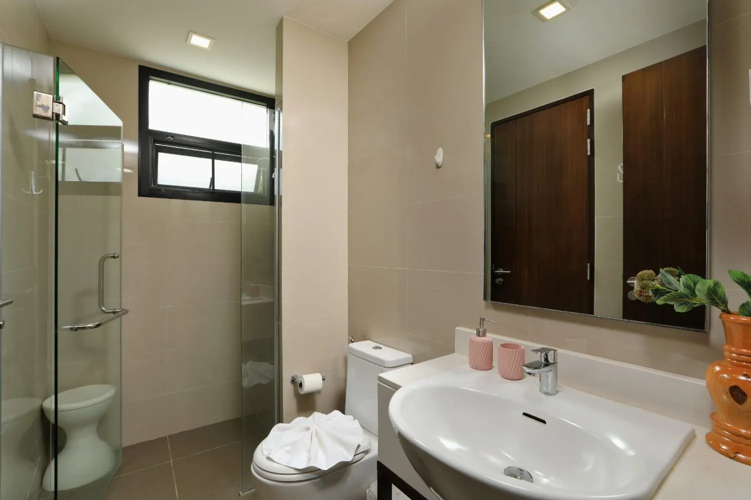 Property image - full photo 18