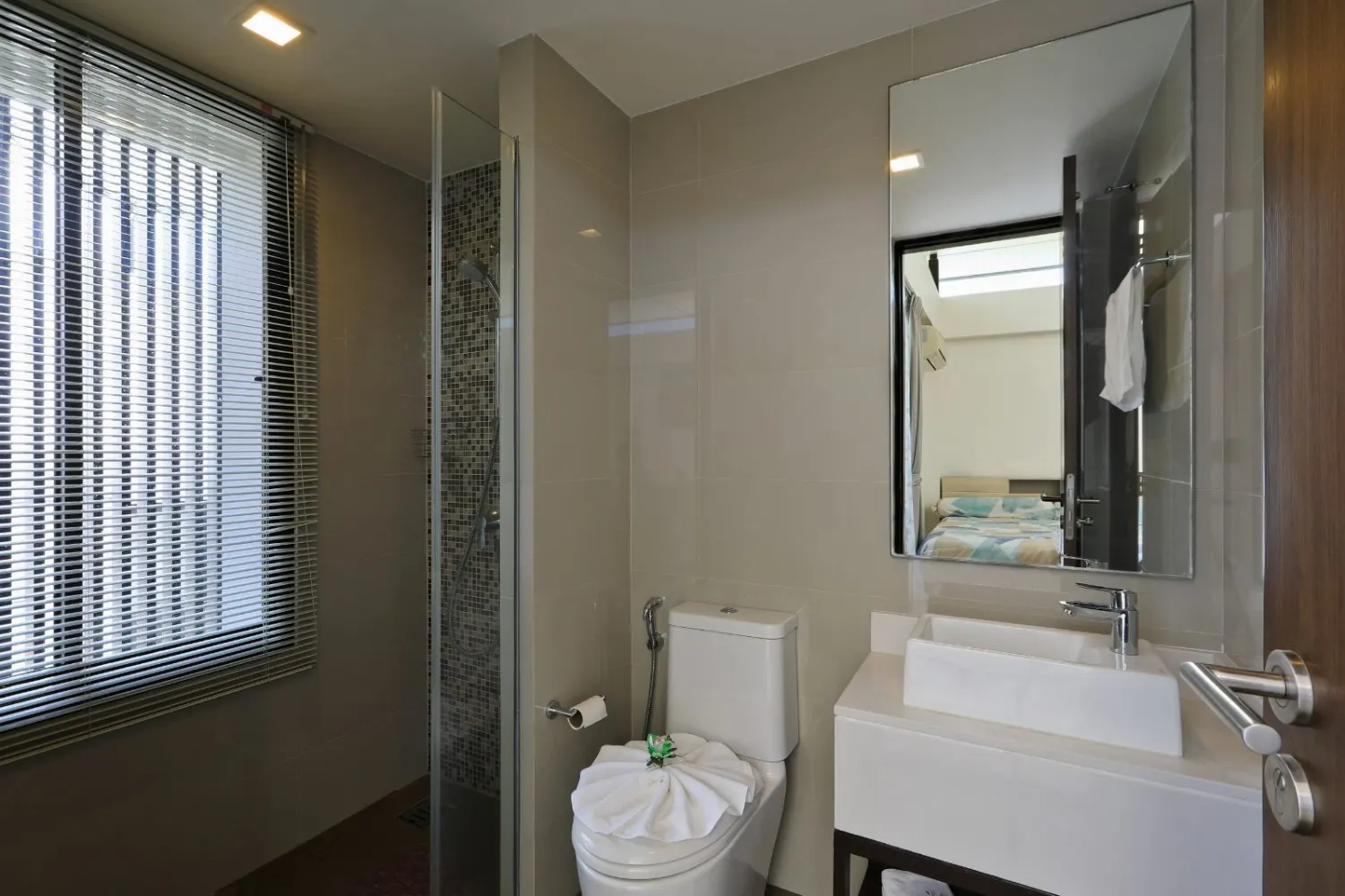 Property image - full photo 32