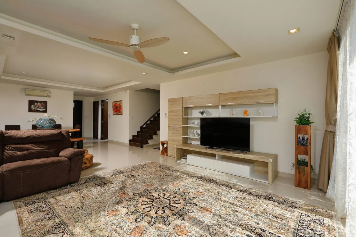 Property image - full photo 2