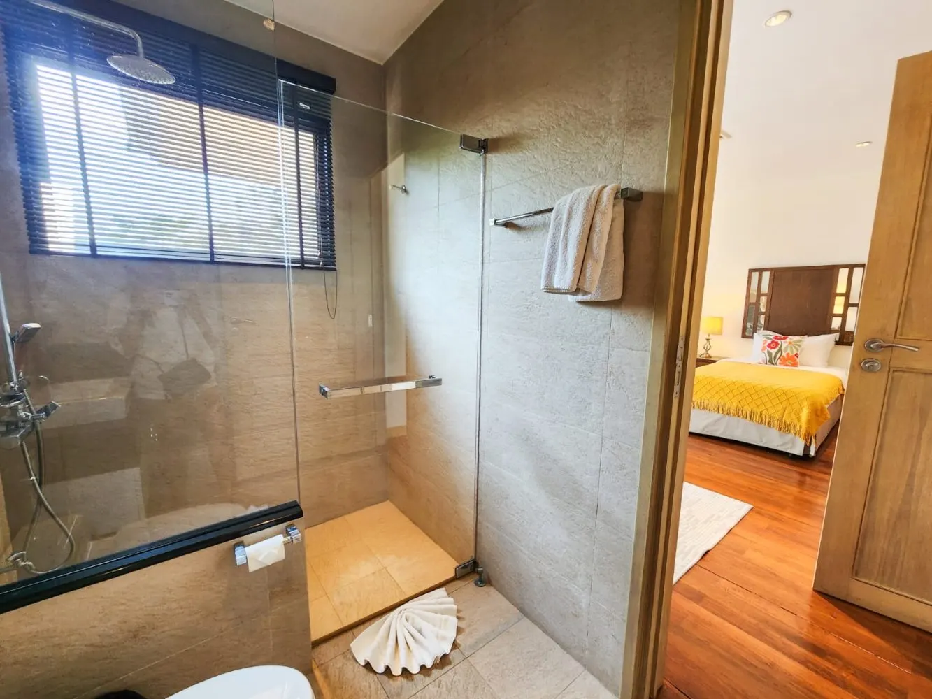 Property image - full photo 10