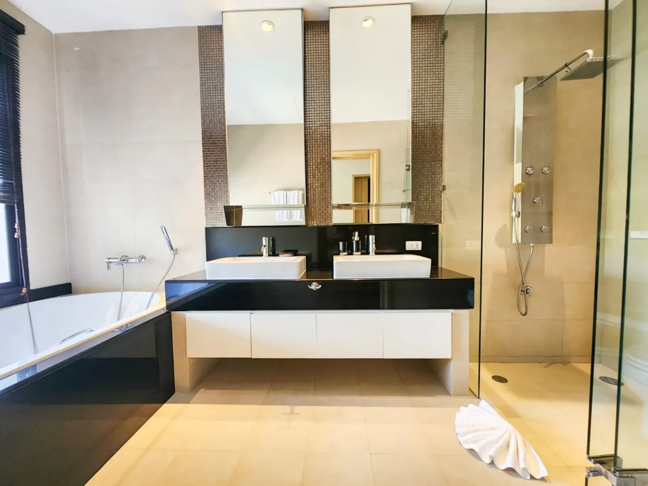 Property image - full photo 19