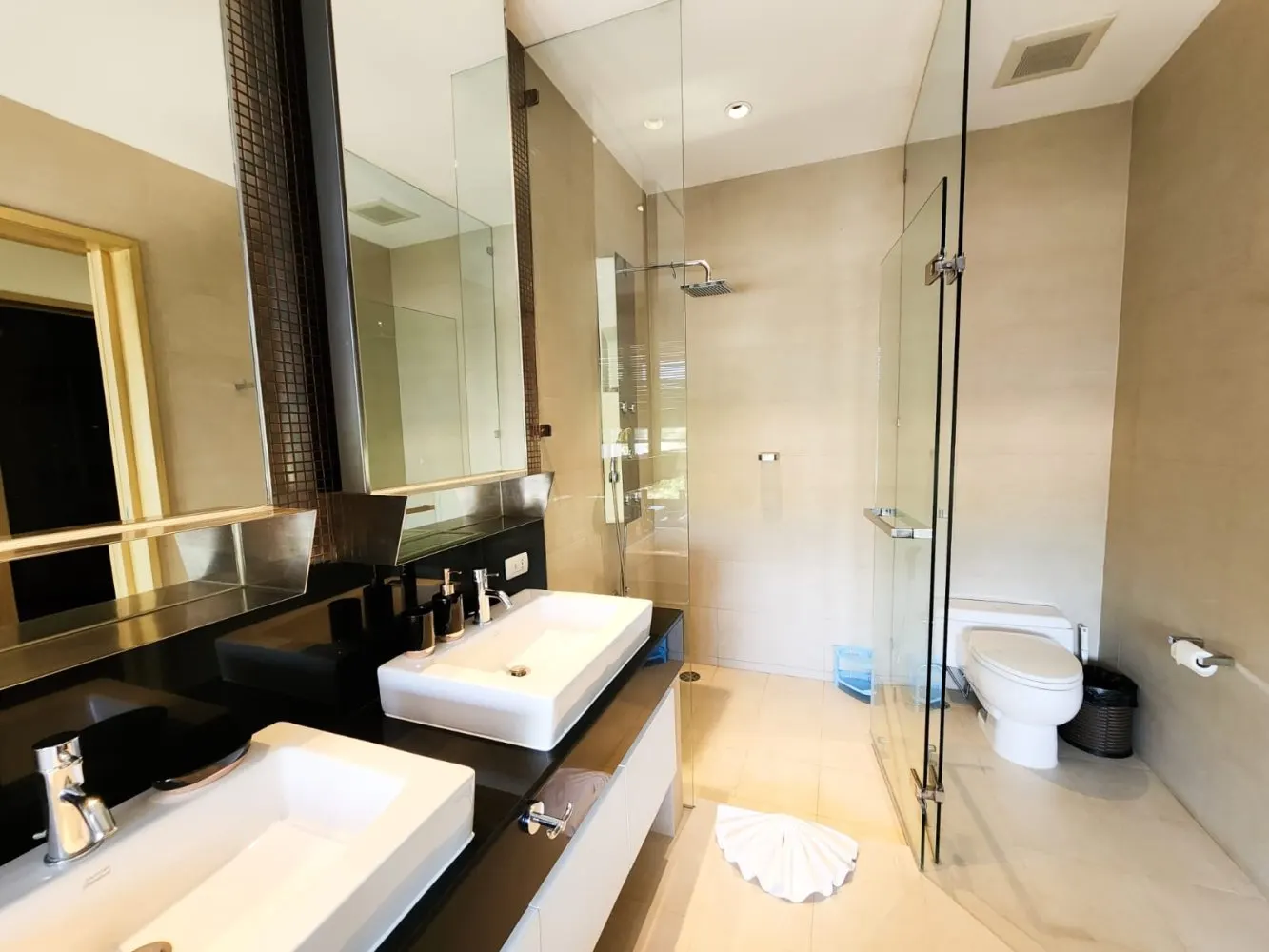 Property image - full photo 29