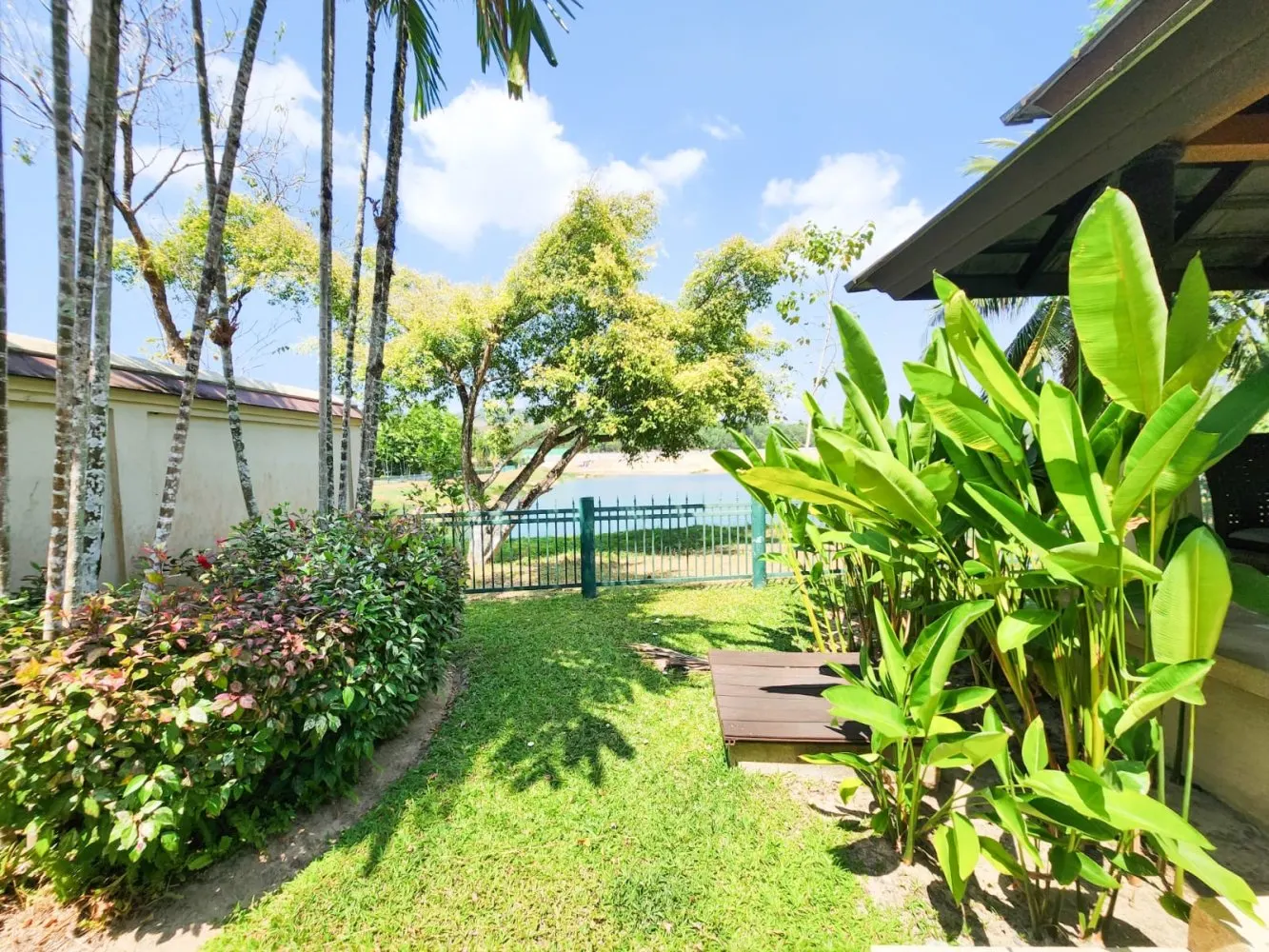 Property image - full photo 2