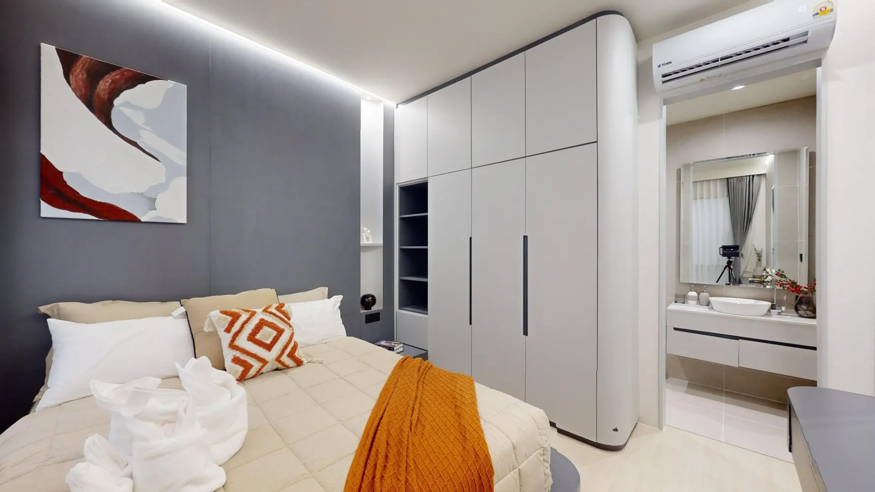 Property image - full photo 8