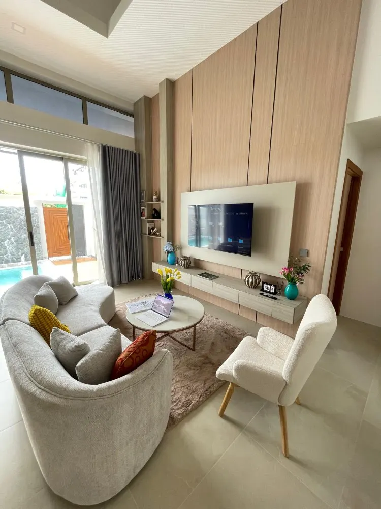 Property image - full photo 2