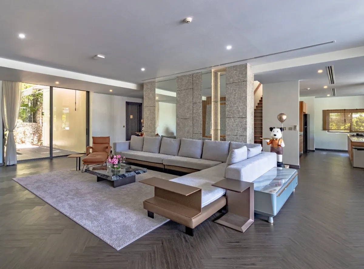 Property image - full photo 4