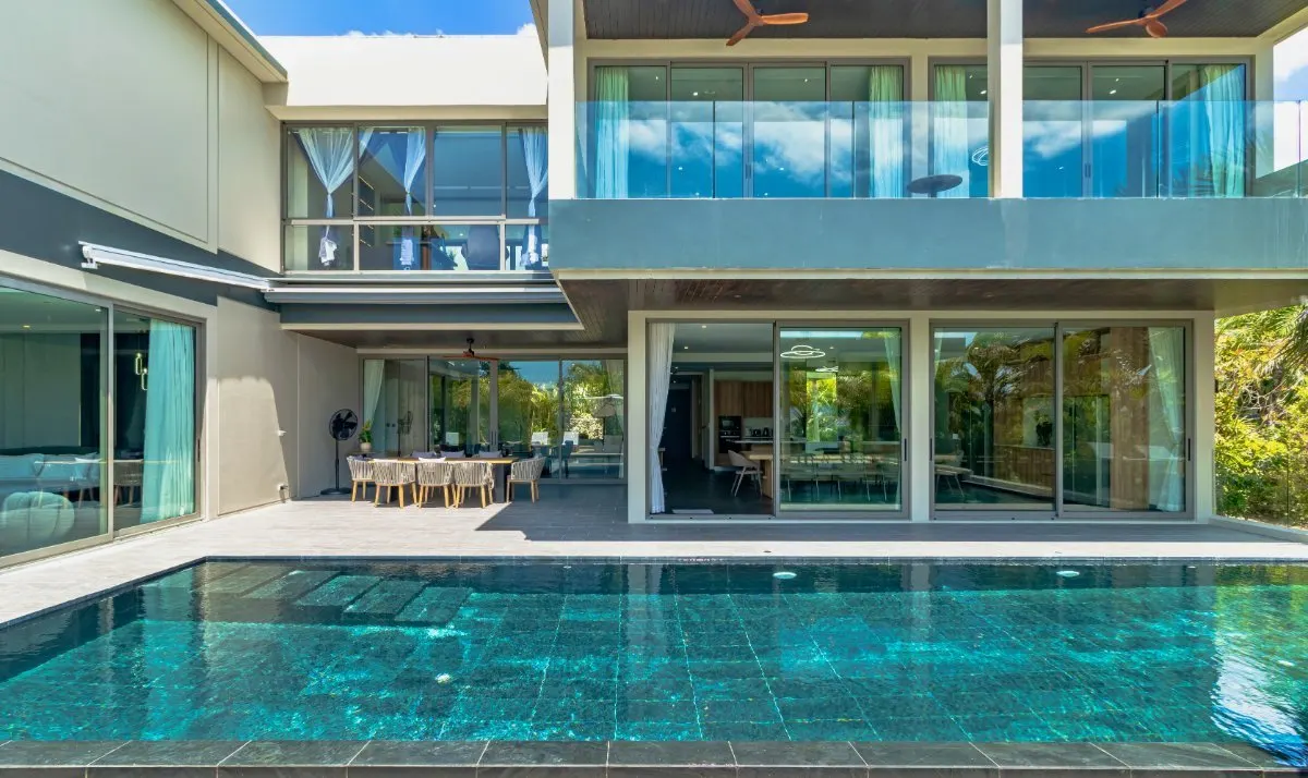 Property image - full photo 2