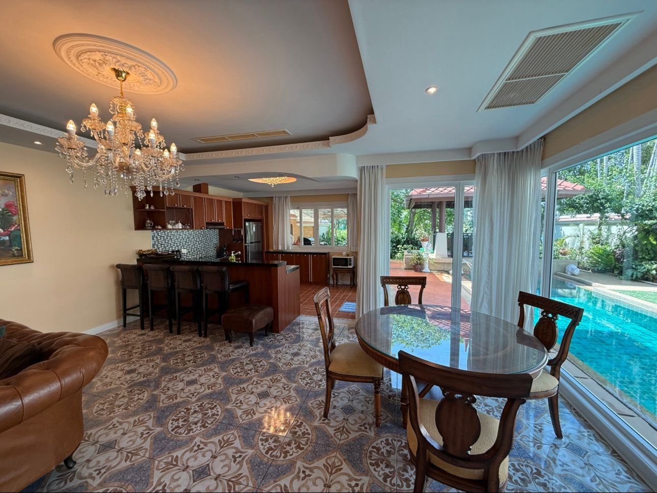 Property image - full photo 5